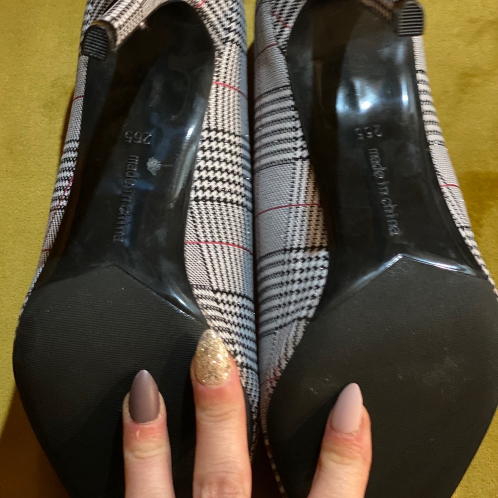 Heels - Picture 5 of 5
